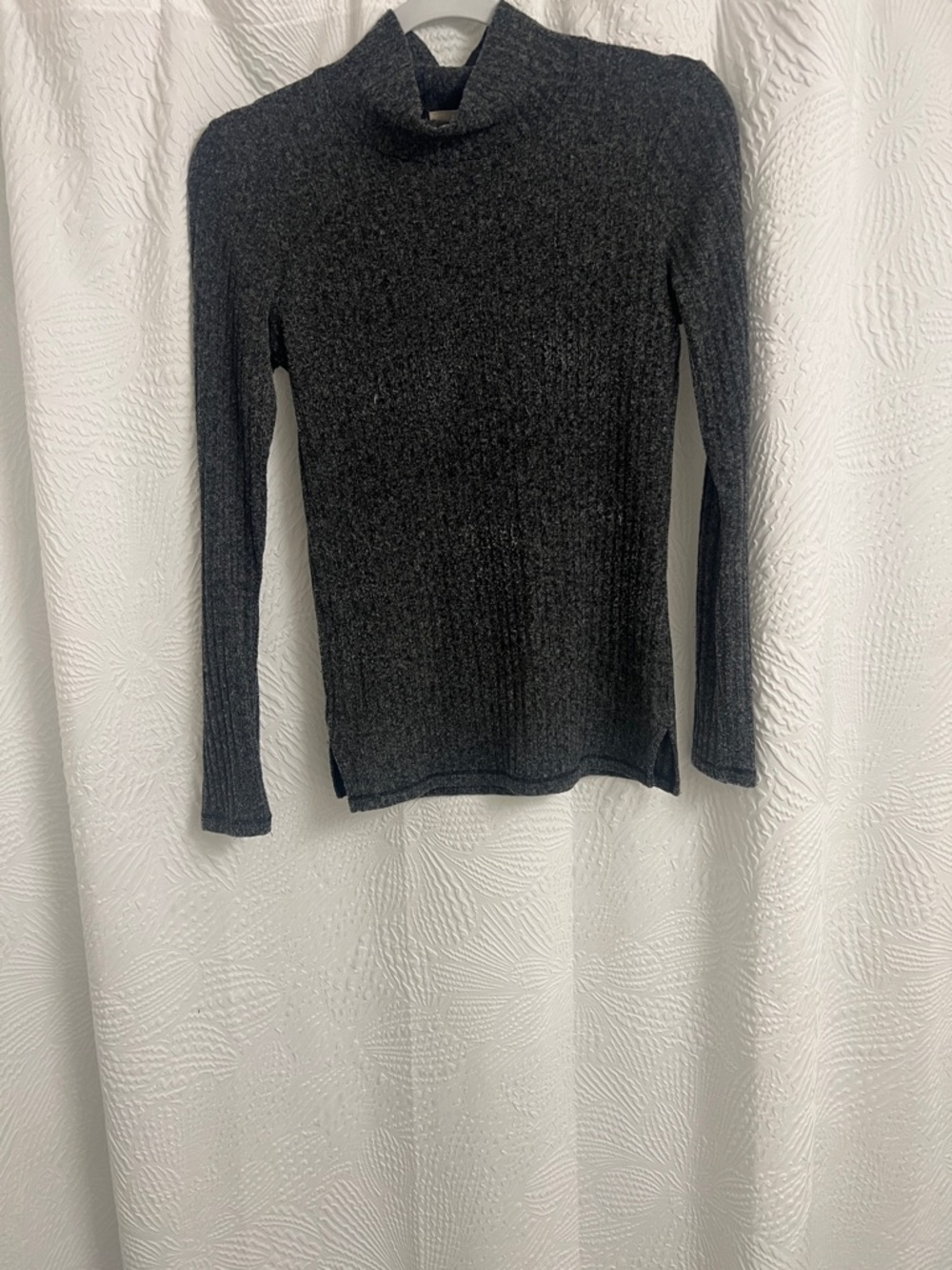 Wilfred Charcoal Ribbed Turtleneck Sweater